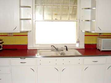 715 W Main Kitchen