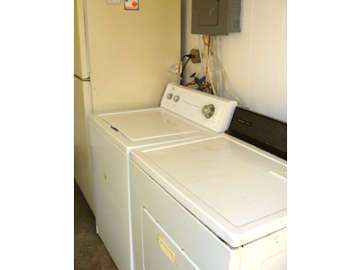716 W Jackson Laundry